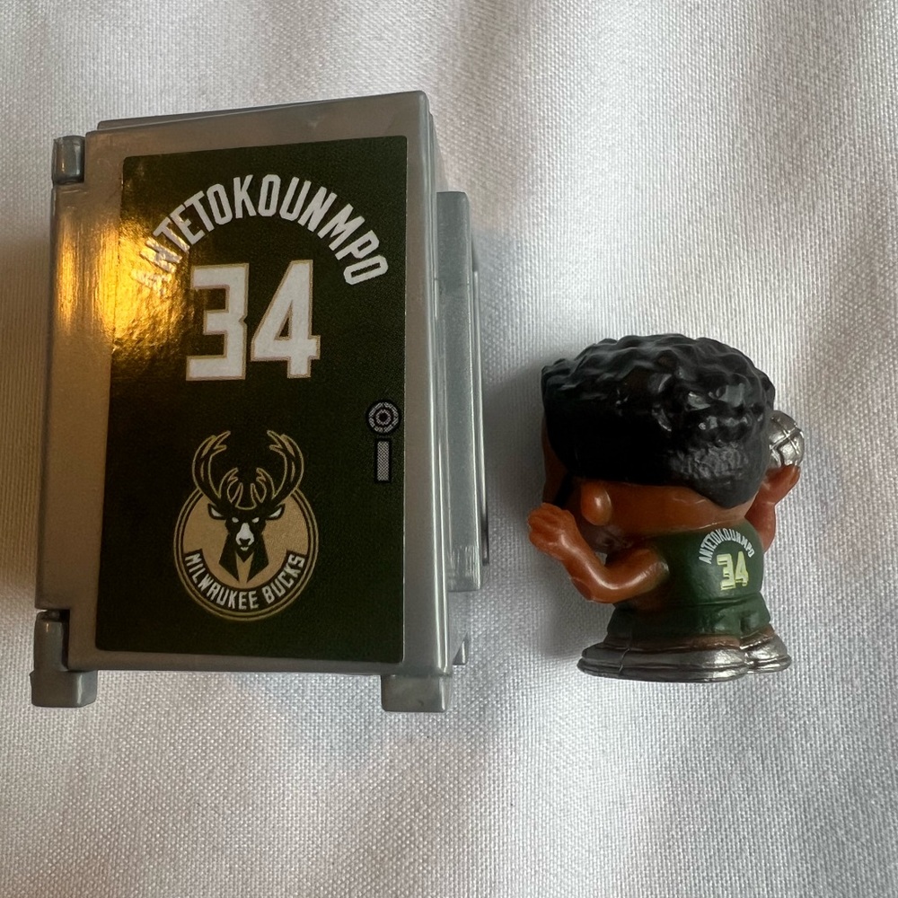 NBA Milwaukee Bucks Antetokounmpo Teenymate Locker